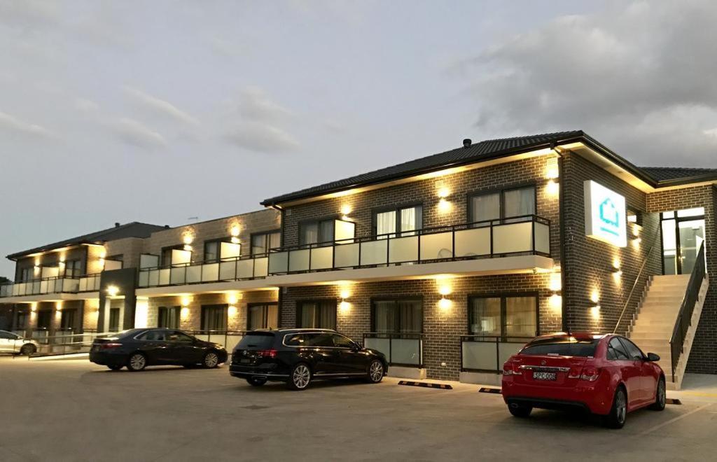 Value Suites Penrith Buitenkant foto