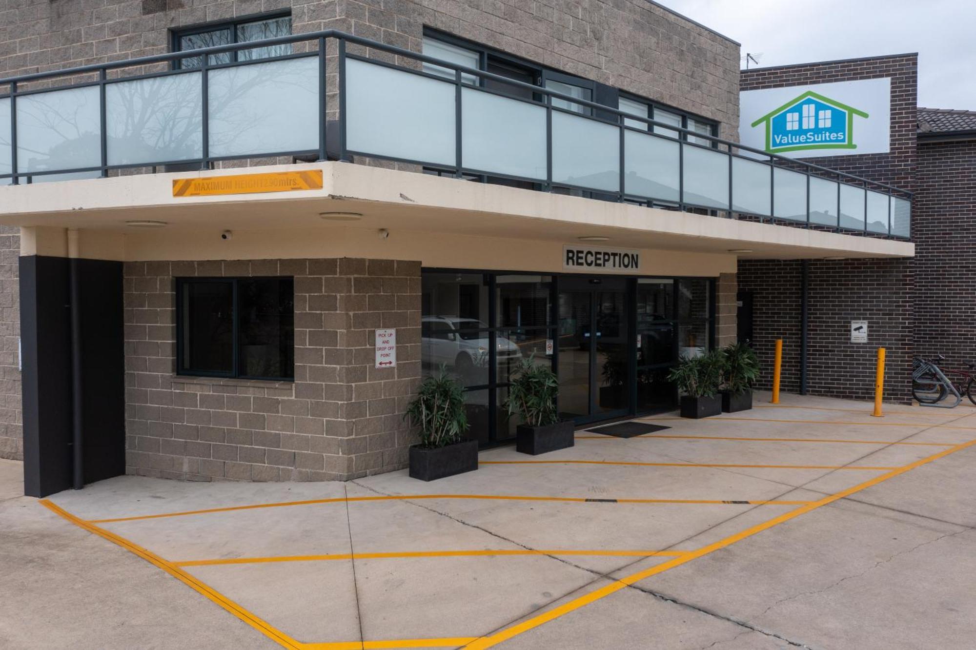 Value Suites Penrith Buitenkant foto