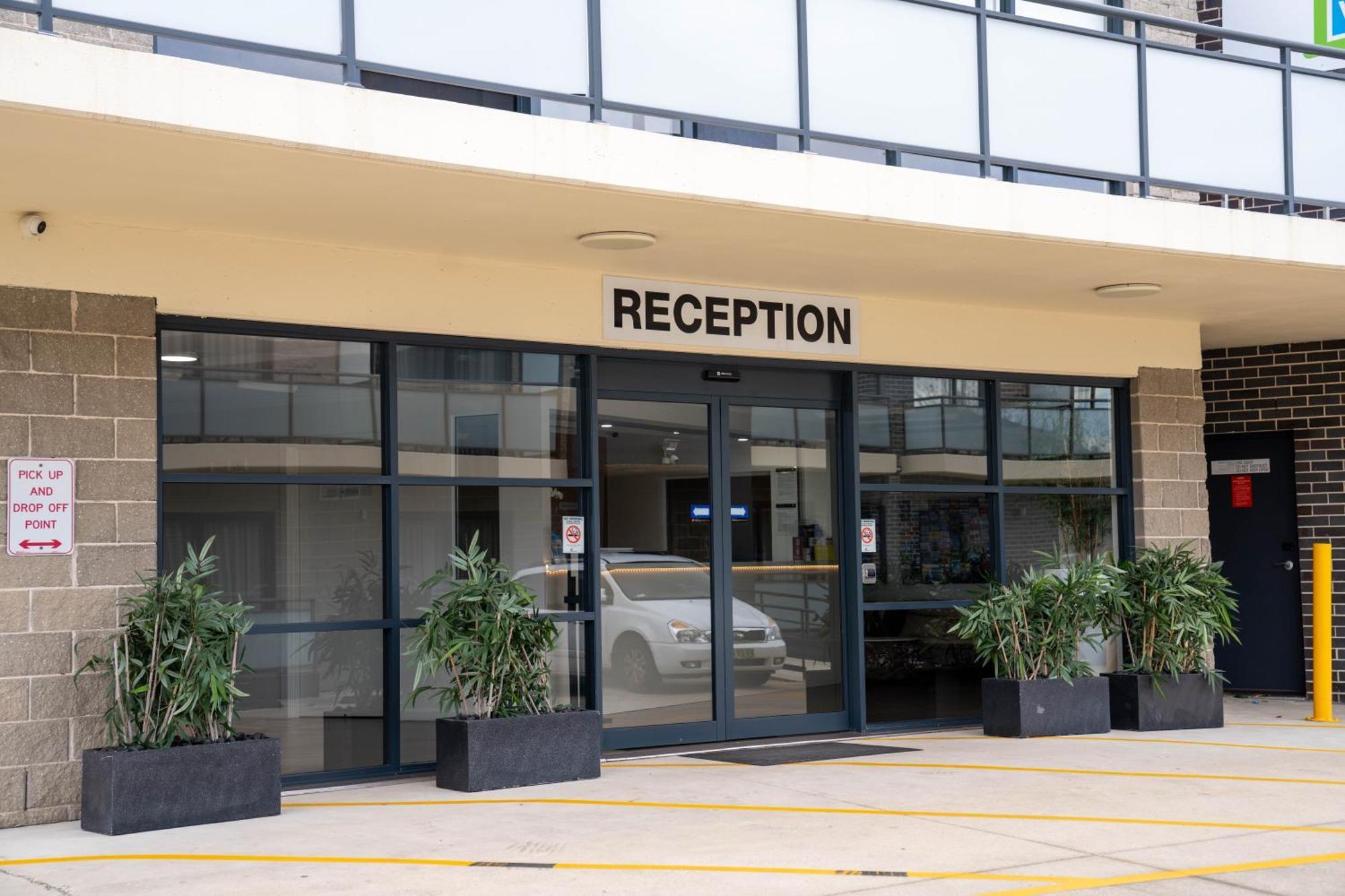 Value Suites Penrith Buitenkant foto