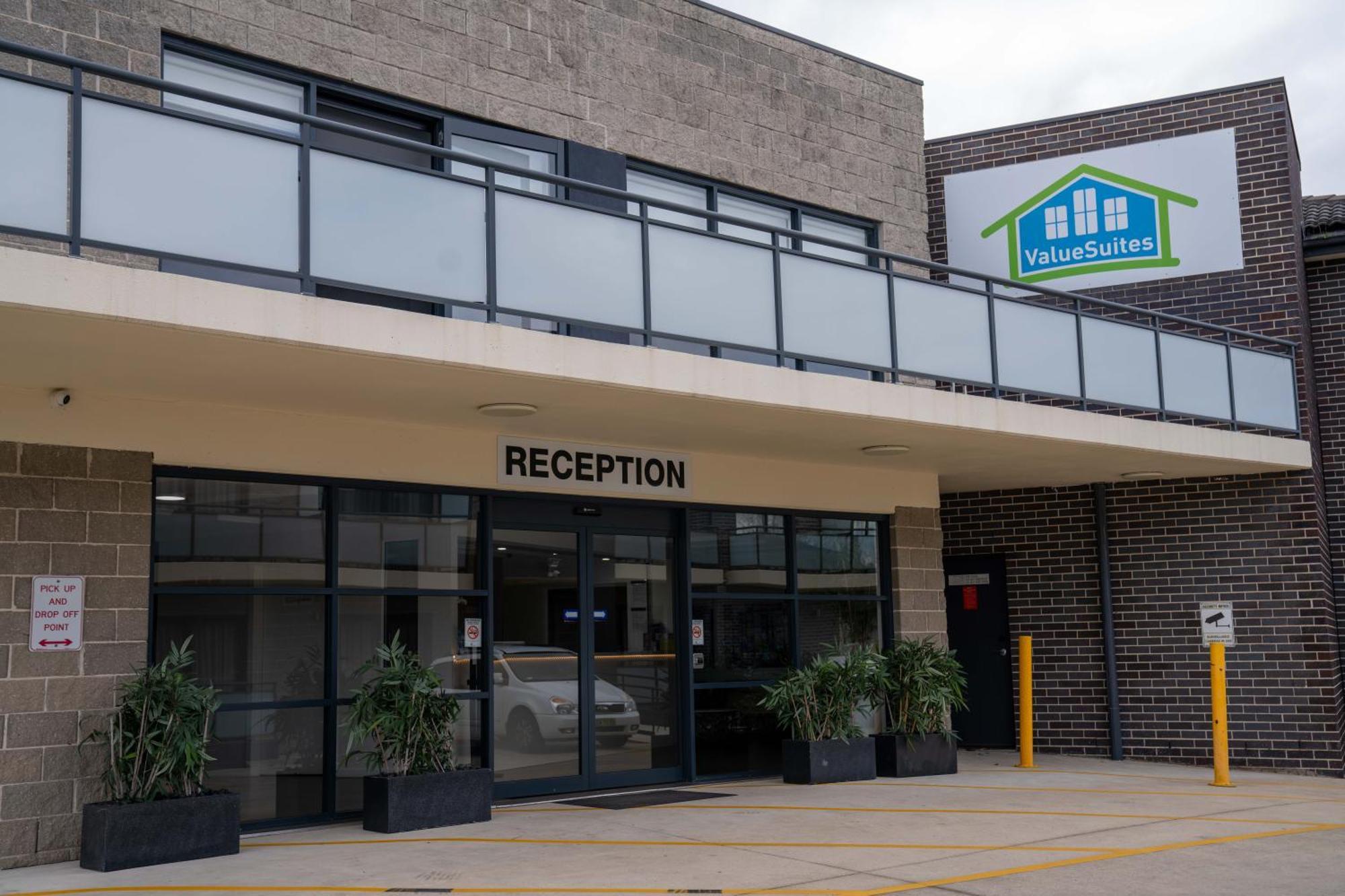 Value Suites Penrith Buitenkant foto