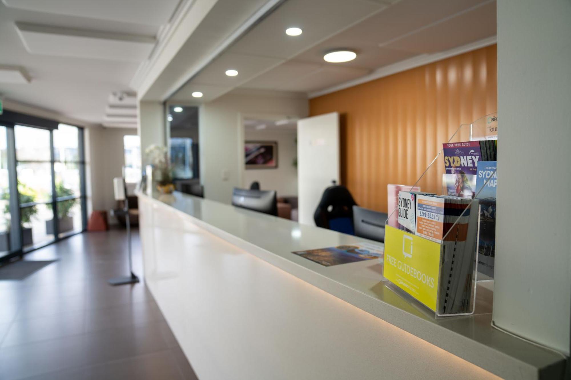 Value Suites Penrith Buitenkant foto
