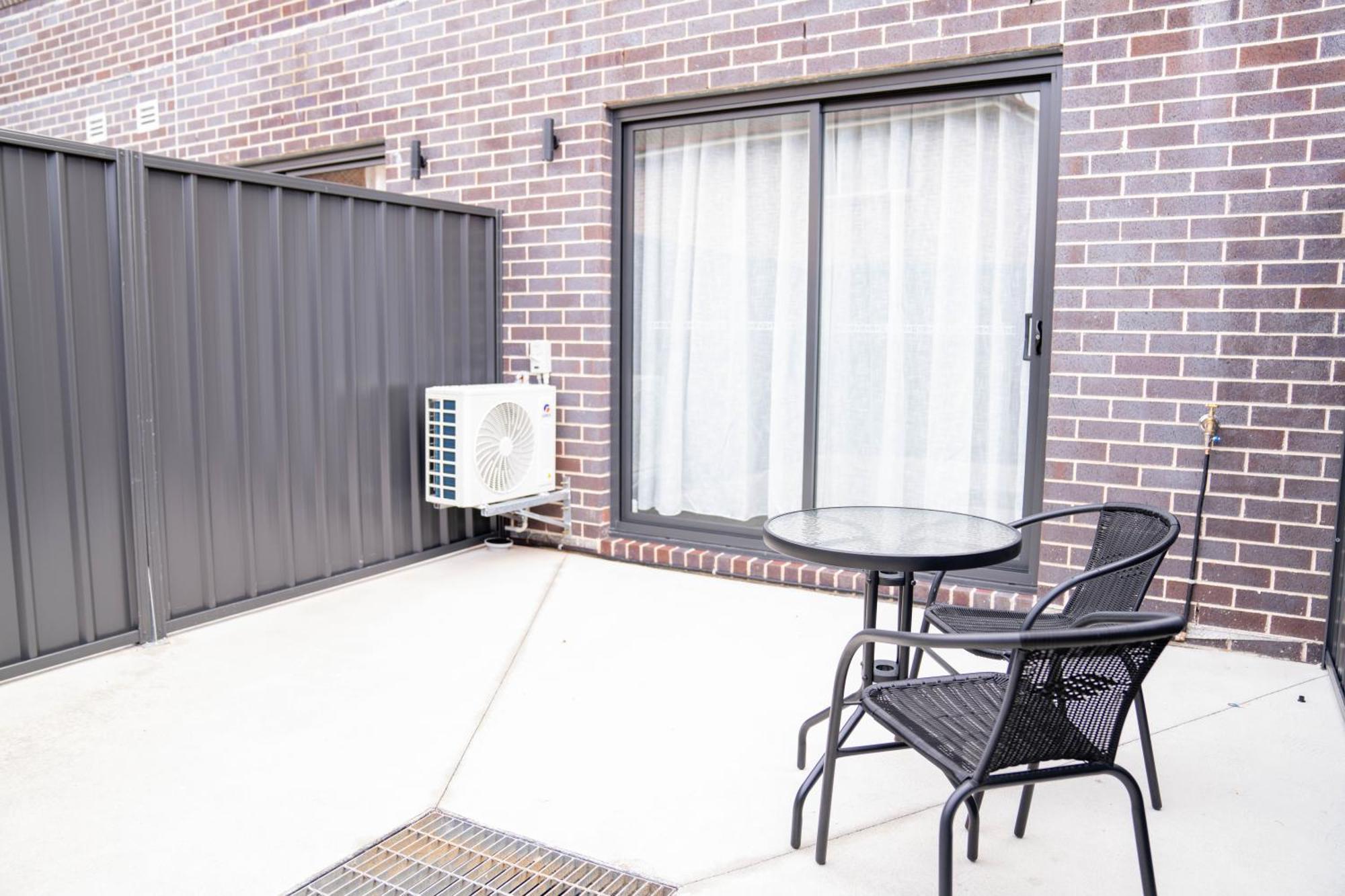 Value Suites Penrith Buitenkant foto