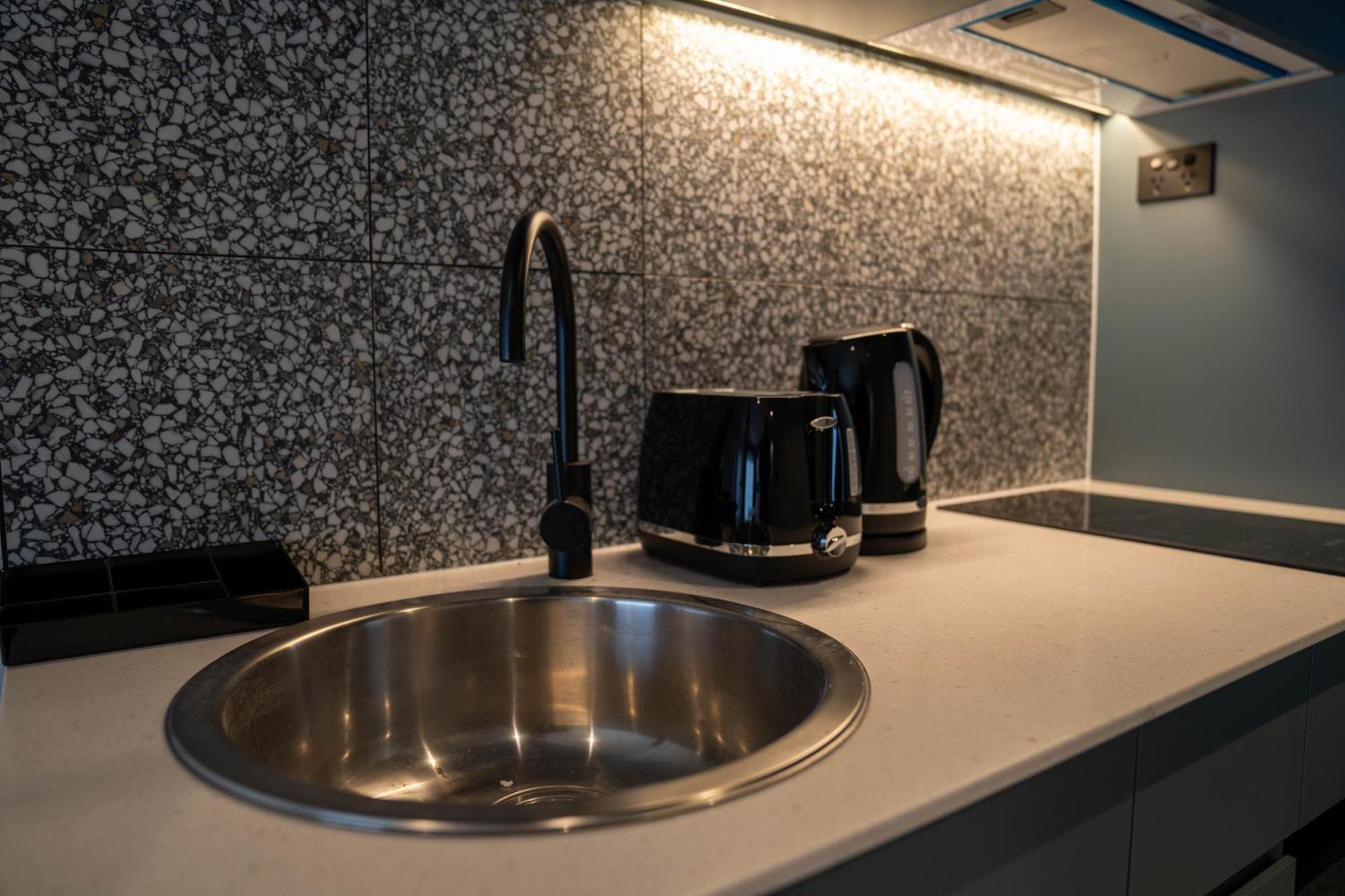 Value Suites Penrith Buitenkant foto