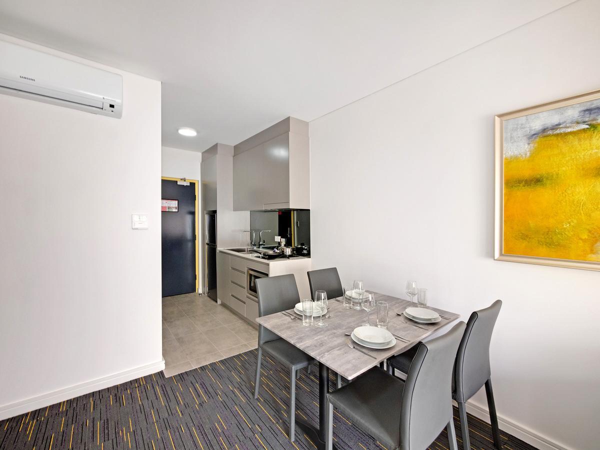 Value Suites Penrith Buitenkant foto