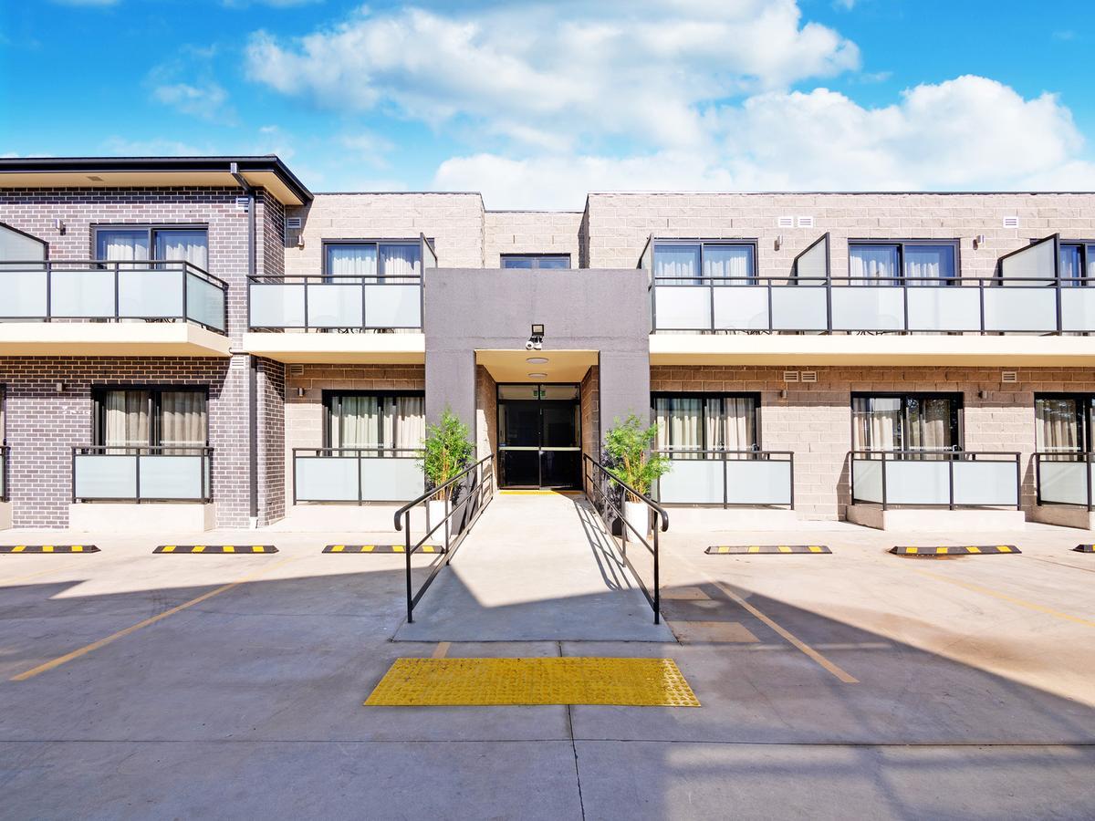 Value Suites Penrith Buitenkant foto