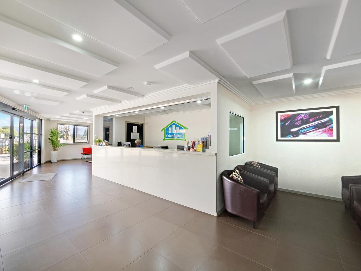 Value Suites Penrith Buitenkant foto