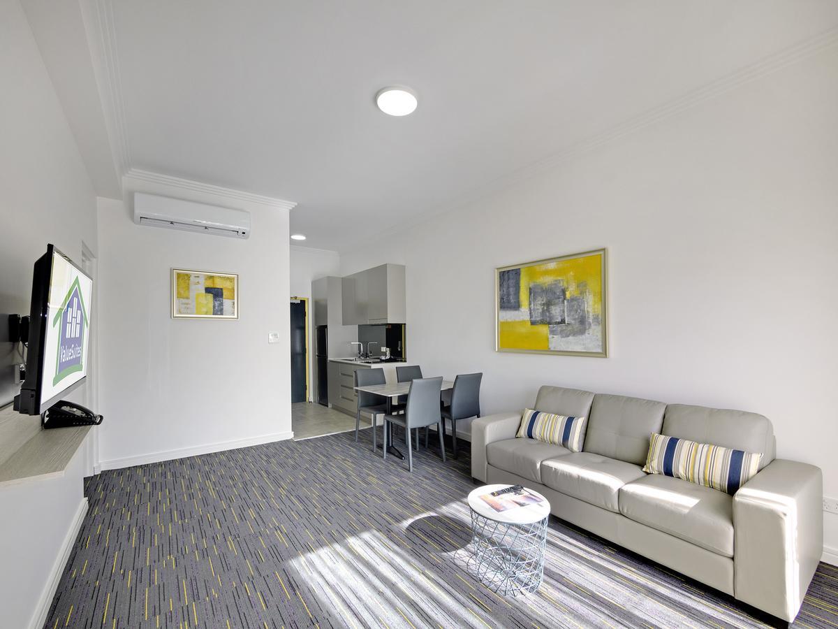 Value Suites Penrith Buitenkant foto