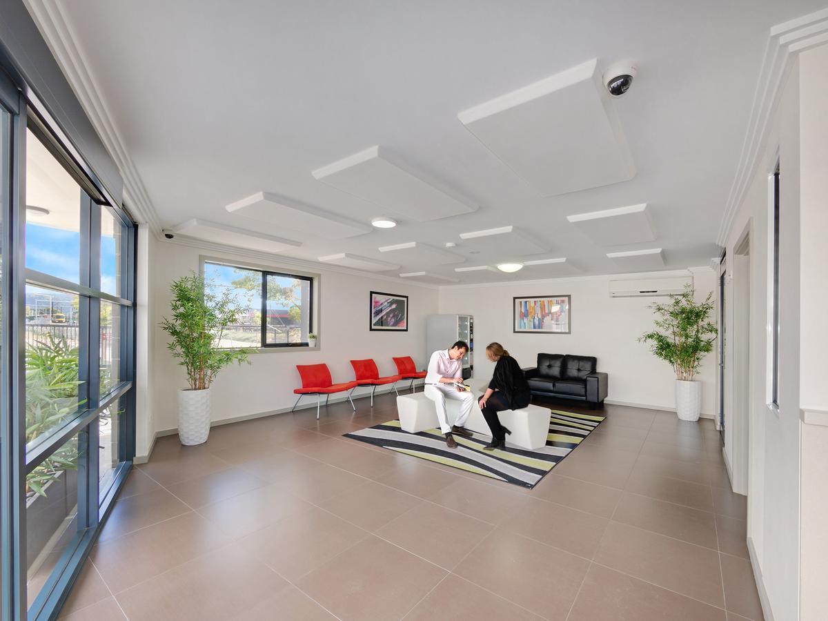 Value Suites Penrith Buitenkant foto