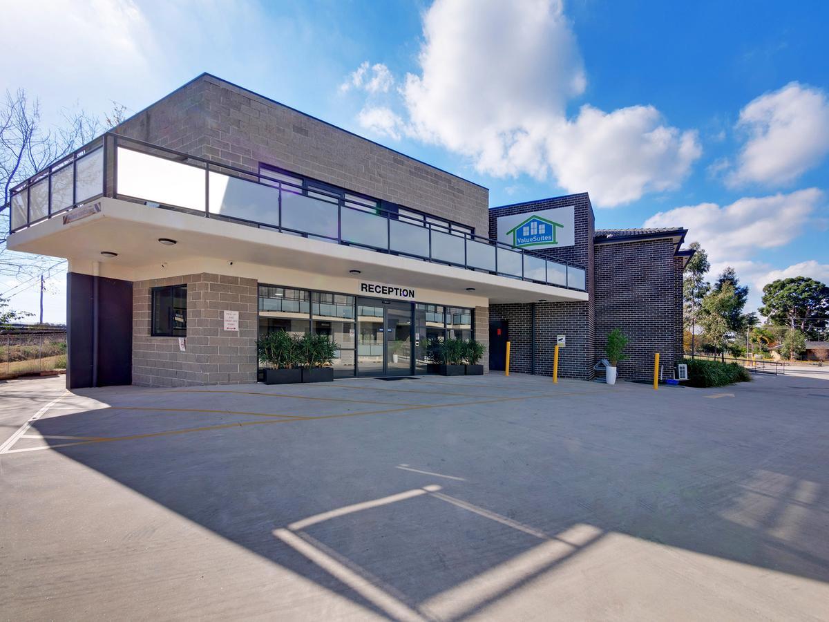 Value Suites Penrith Buitenkant foto