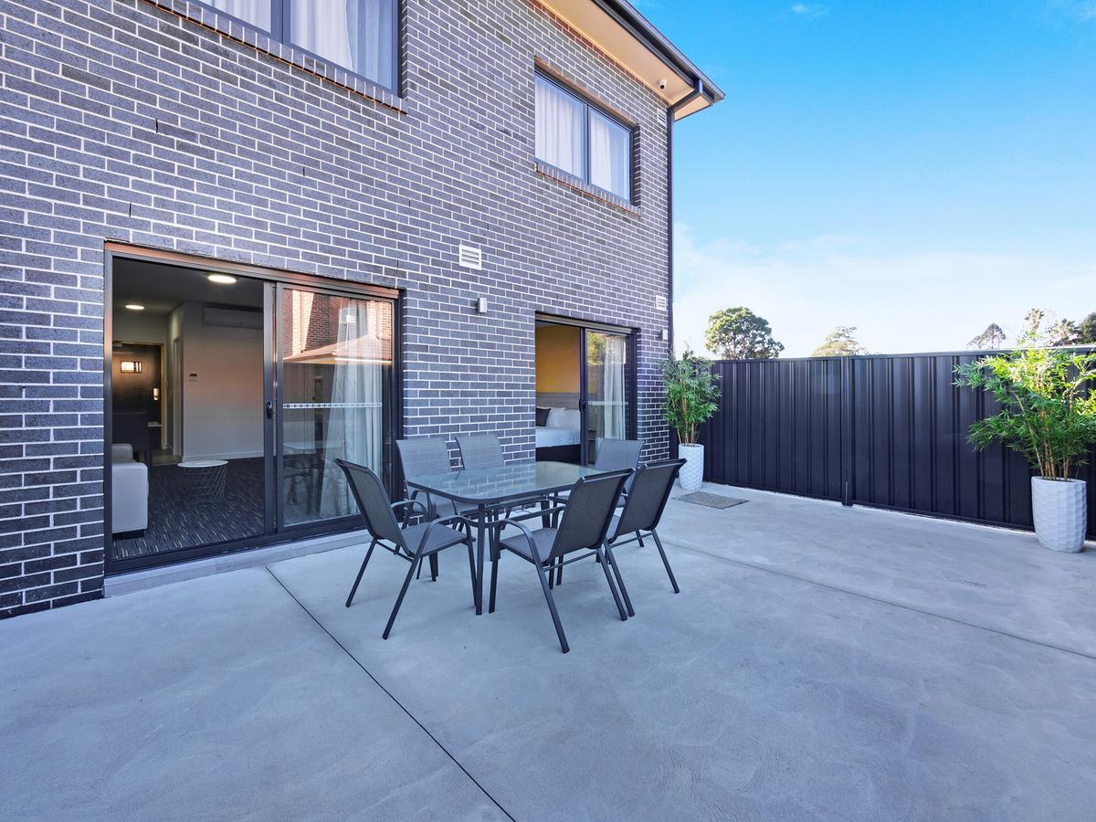 Value Suites Penrith Buitenkant foto