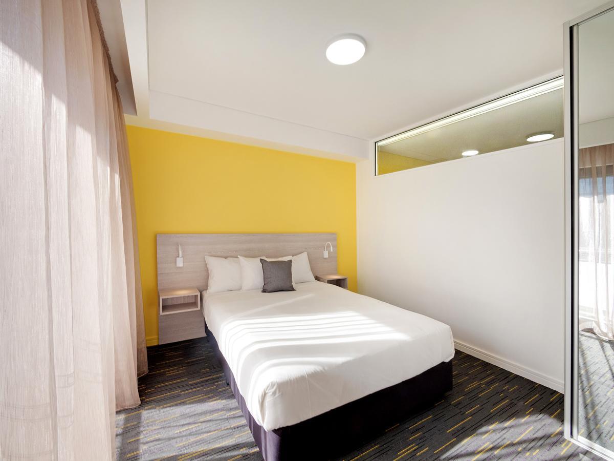 Value Suites Penrith Buitenkant foto
