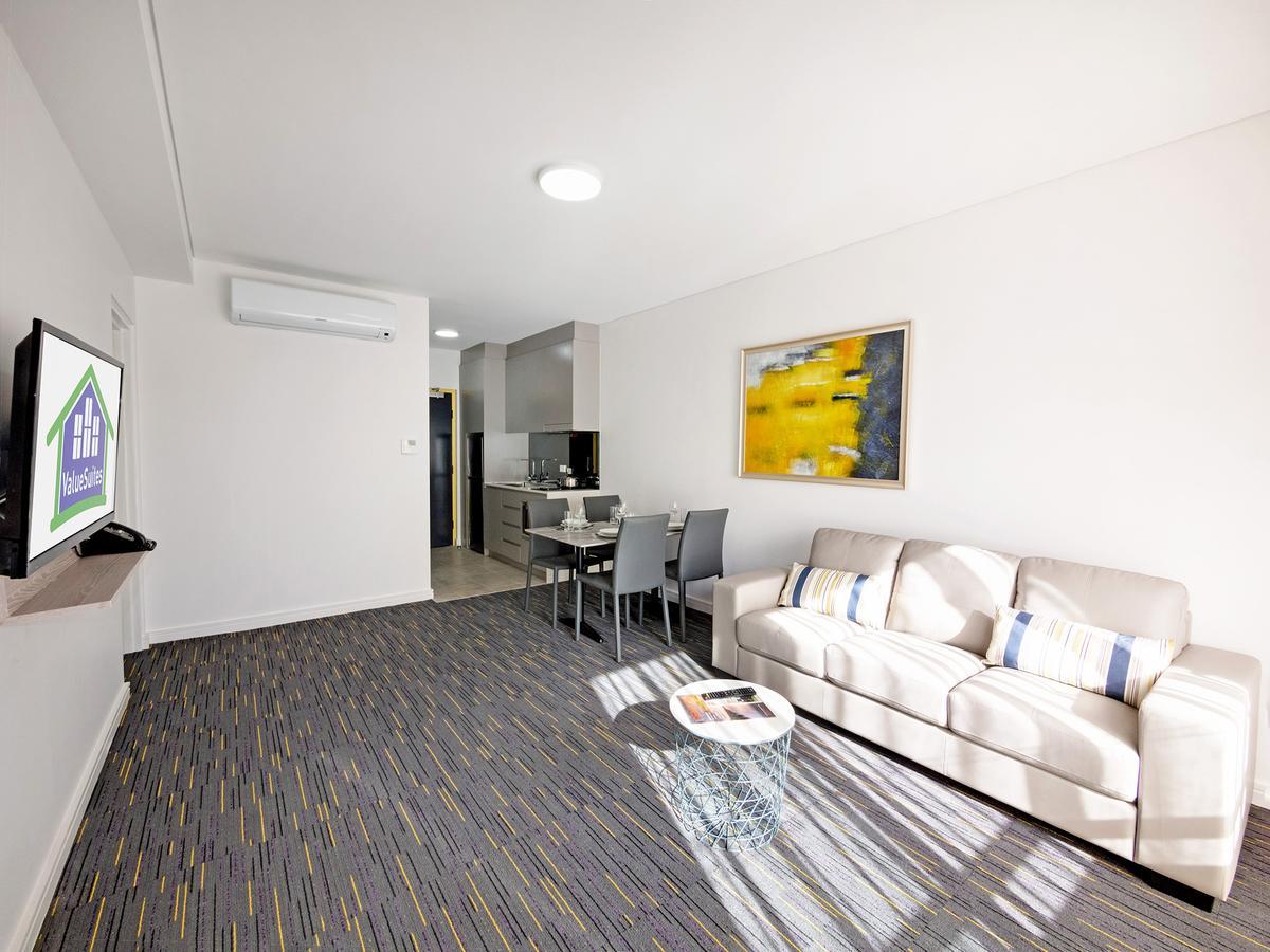 Value Suites Penrith Buitenkant foto