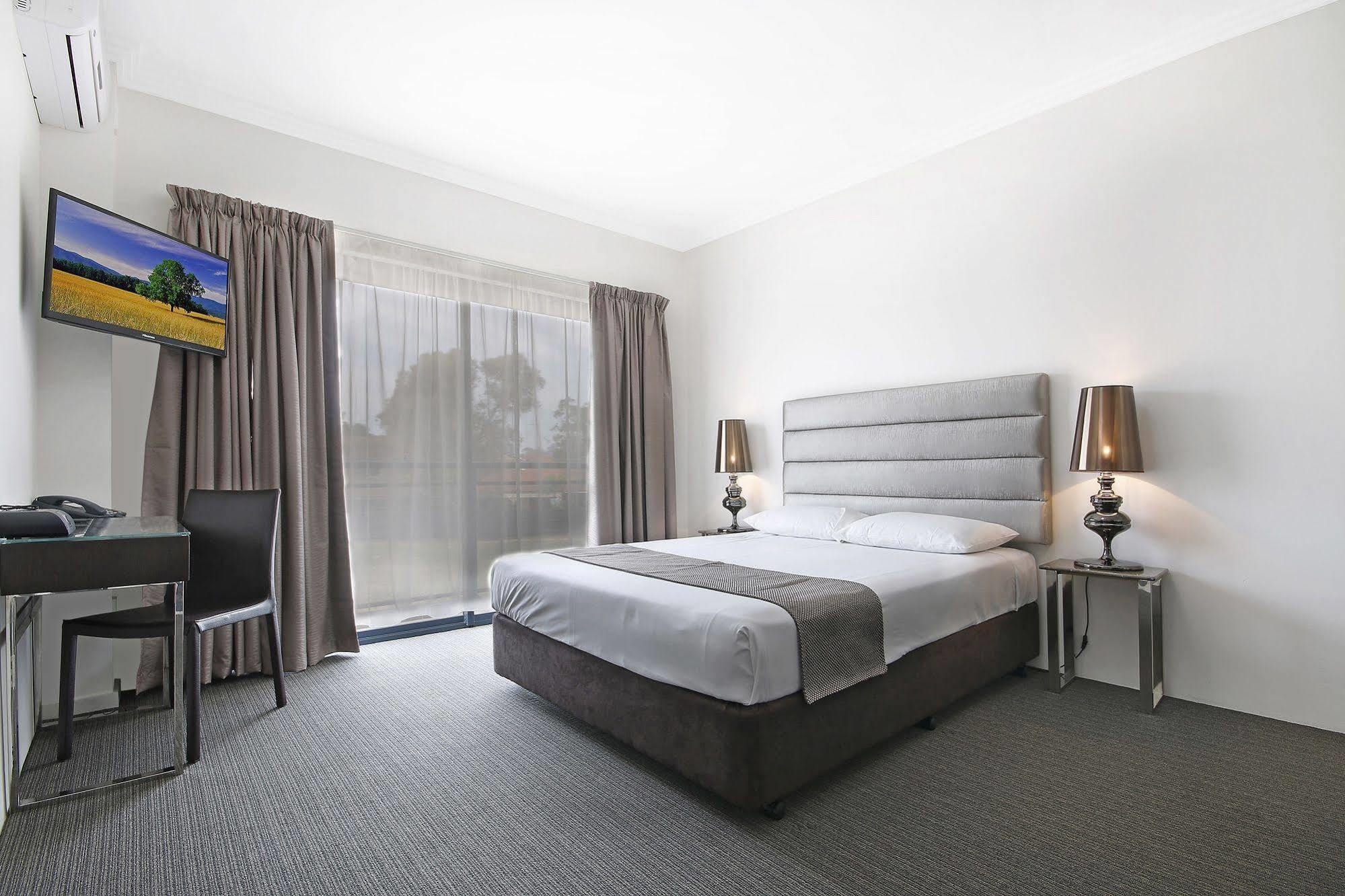 Value Suites Penrith Buitenkant foto