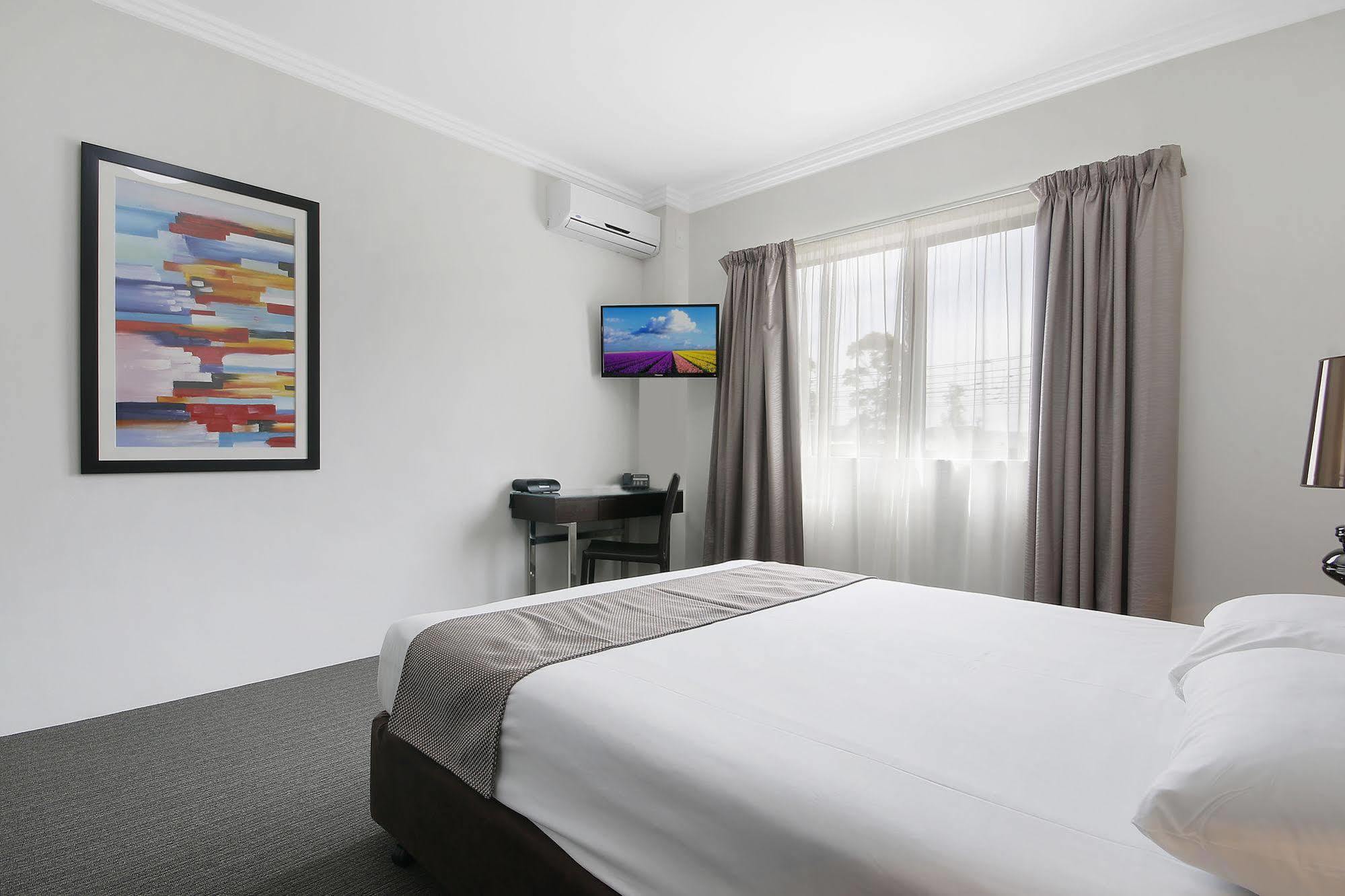 Value Suites Penrith Buitenkant foto