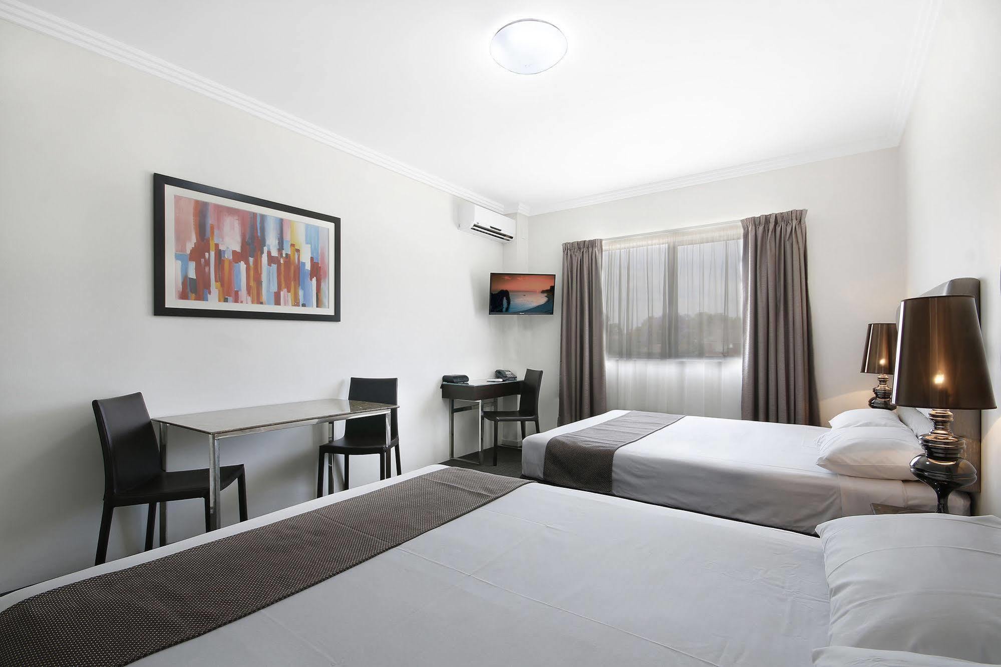 Value Suites Penrith Buitenkant foto
