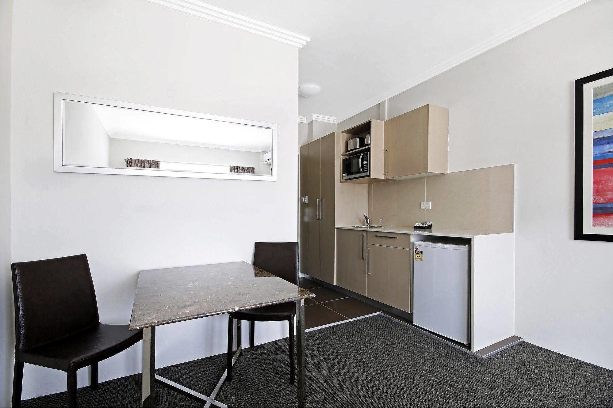 Value Suites Penrith Buitenkant foto