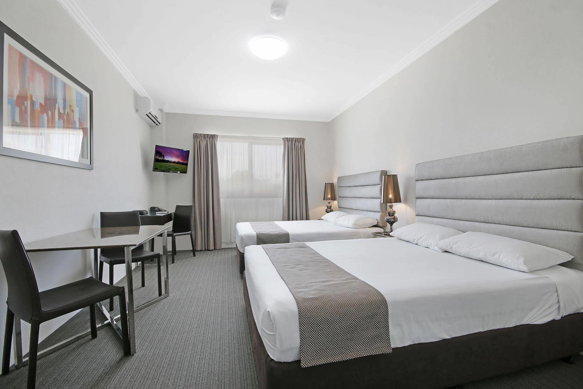 Value Suites Penrith Buitenkant foto