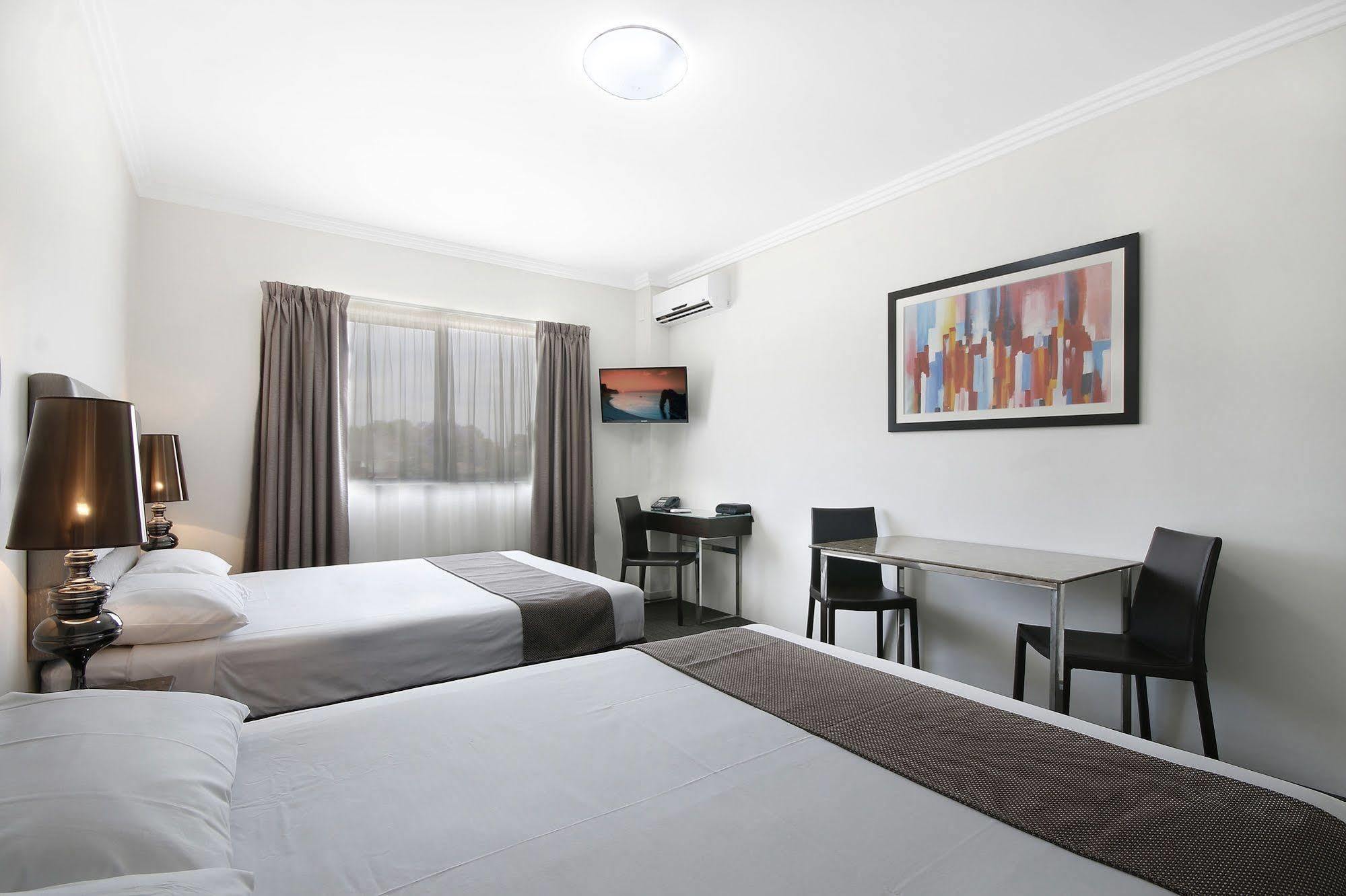 Value Suites Penrith Buitenkant foto