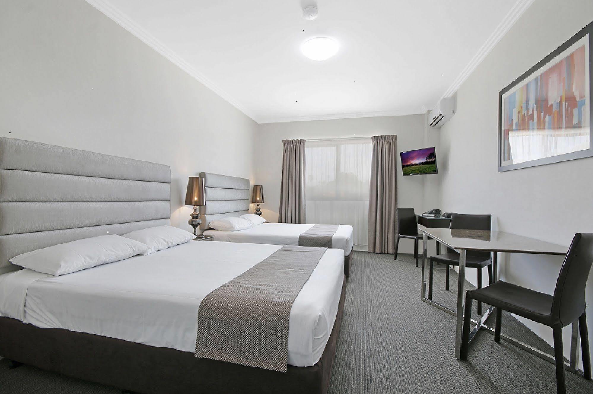 Value Suites Penrith Buitenkant foto